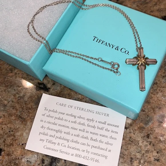 Beautiful TIFFANY & Co. 925 750 signature cross pendant necklace
